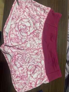 lululemon athletica speed up shorts Pink Floral with Berry Waistband